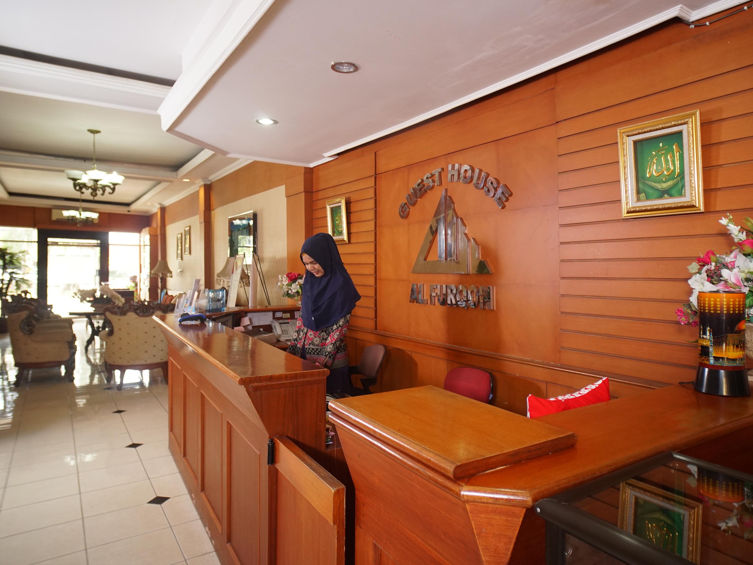 Capital O 142 Hotel Al Furqon Syariah Palembang Ngoại thất bức ảnh