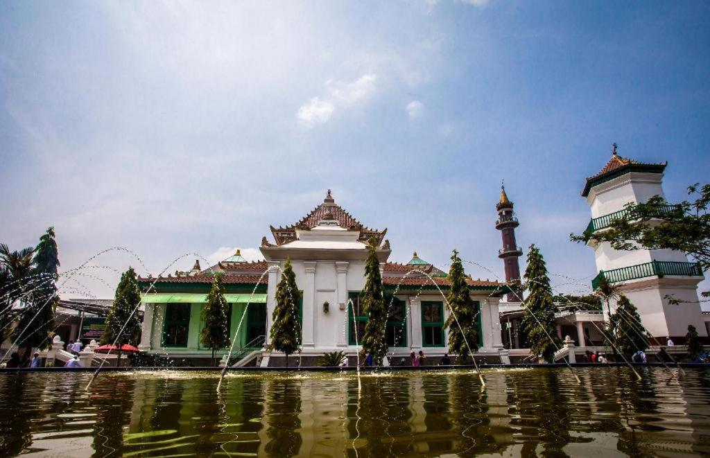 Capital O 142 Hotel Al Furqon Syariah Palembang Ngoại thất bức ảnh